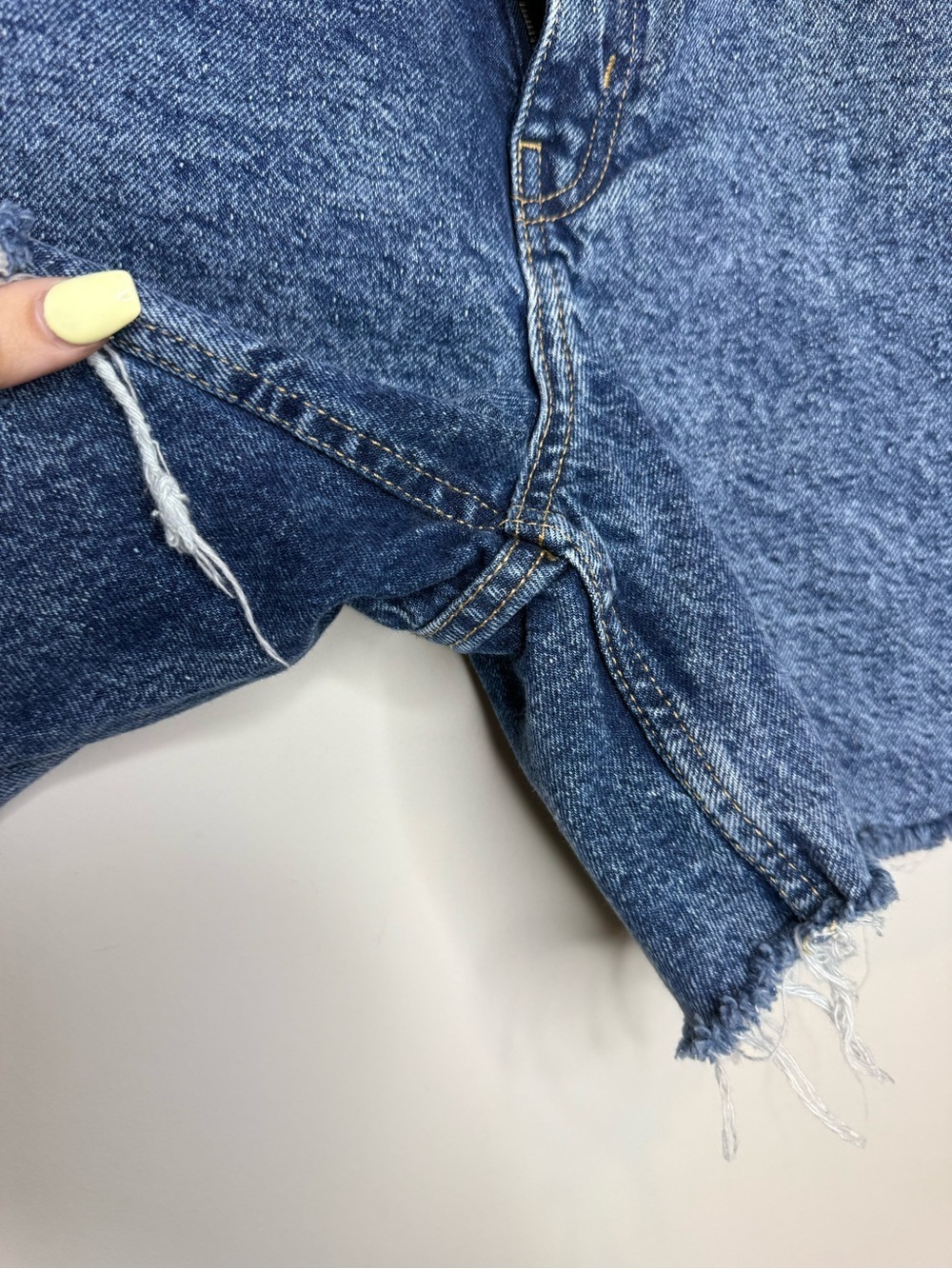H&M Vintage-Inspired Mid-Blue Denim Cutoff Shorts - Picture 8 of 10